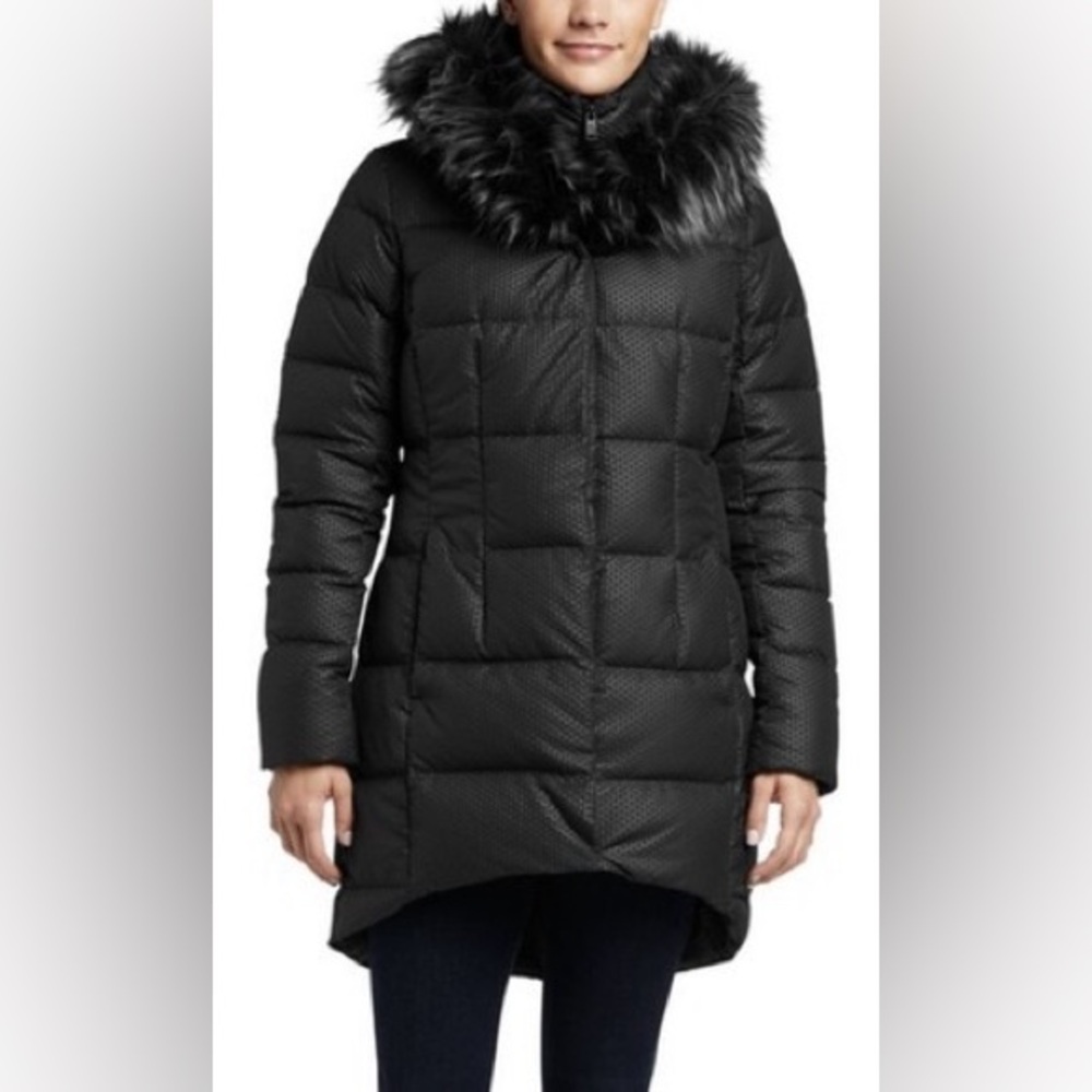 The North Face 550 Down Women's Black Puffer Jacket with removable Faux Fur